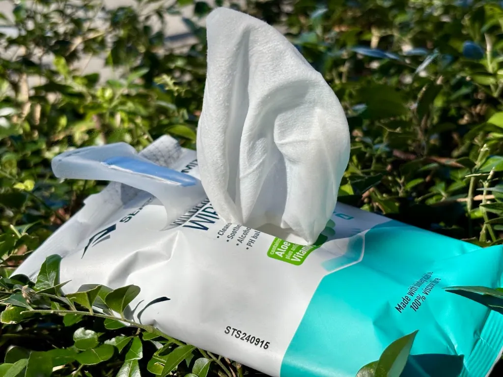 imgi_97_Reviewing-the-Sea-to-Summit-wilderness-wipes_.webp