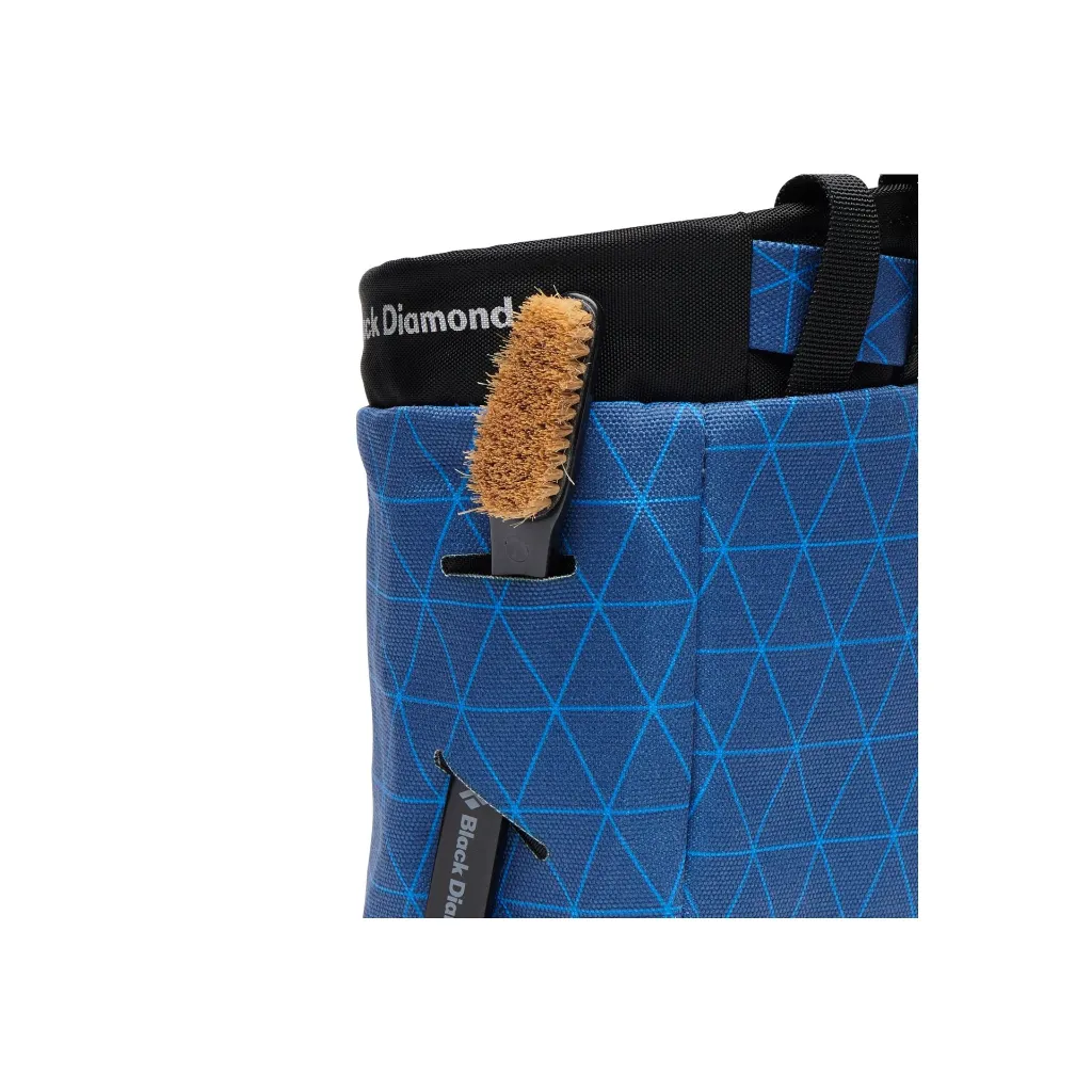 imgi_27_630112_4074_GYM_CHALK_BAG_Ultra_Blue_Triangle_03.webp